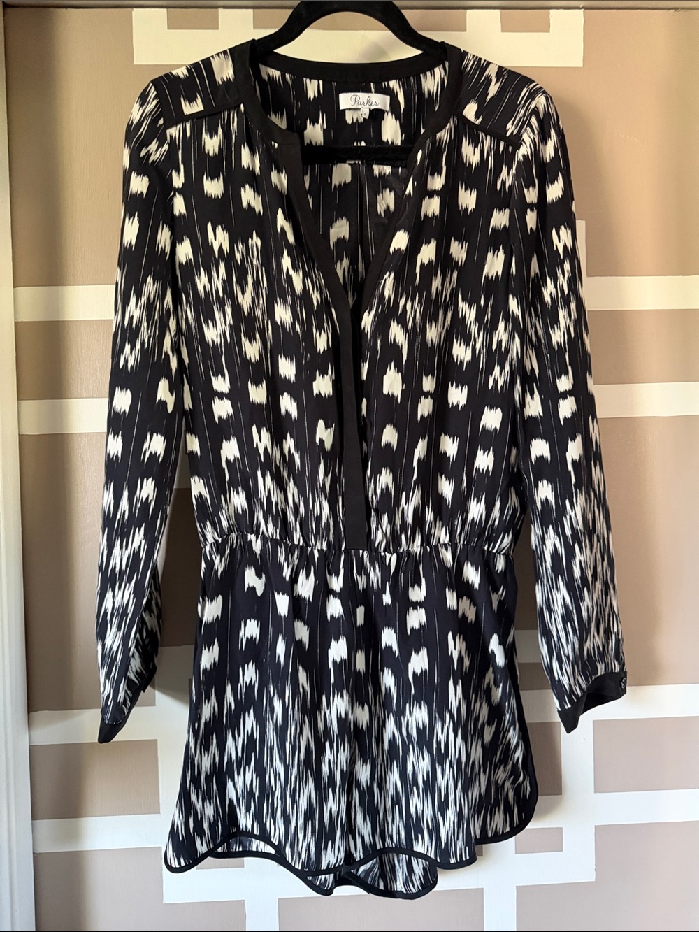 Parker 100% SILK NWOT Black & White Printed Long Sleeve Romper STUNNING!